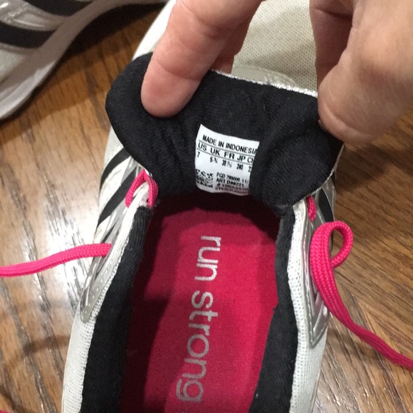 Adidas tennis shoes - Picture 4 of 4